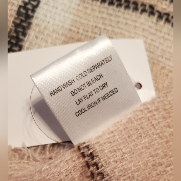 Scarf Wrap Blanket Plaid  Cream Black Light Pink Winter Fall Cozy NWT - Picture 5 of 5